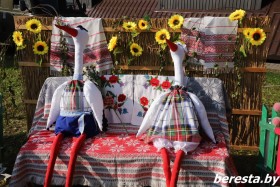 Сялянская хата на прысмакі багата. Падвор’е РСУП «Алекшыцы» у Вялікіх Эйсмантах на свяце Дажынак