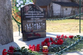 Минута памяти застыла в тишине. В Верховлянах почтили жертв фашистского террора.