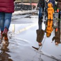 Как не заболеть, если промокли под дождем?