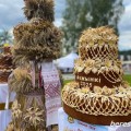 На районных «Дажынках» сельхозпредприятия Берестовитчины презентовали снопы и караваи – главные символы богатого урожая.