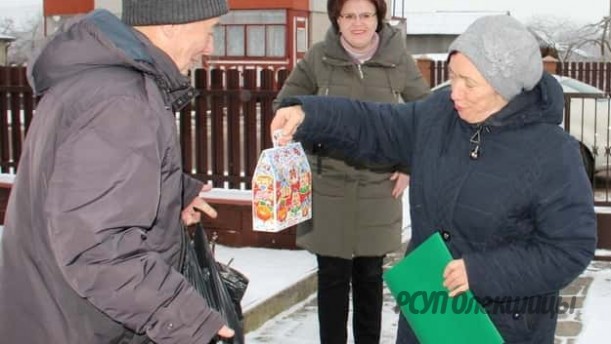 С Новым годом, ветеран! РСУП "Олекшицы"поздравили ветерана Великой Отечественной войны