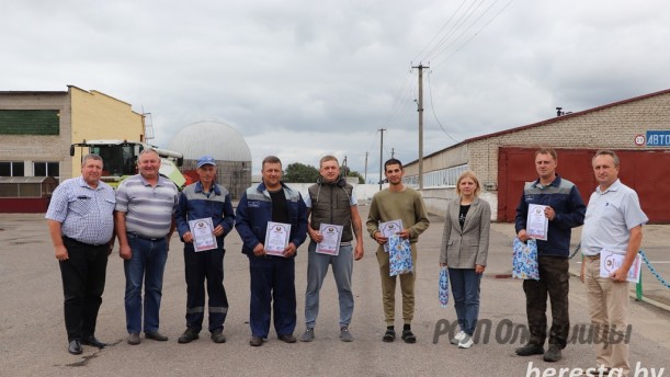 В РСУП "Олекшицы" очередной раз наградили лидеров жатвы.