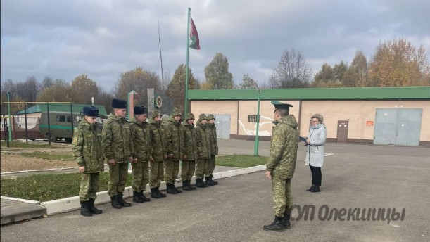 Участие в митинге посвященном Дню Октябрьской революции на пограничной заставе "Русаки".