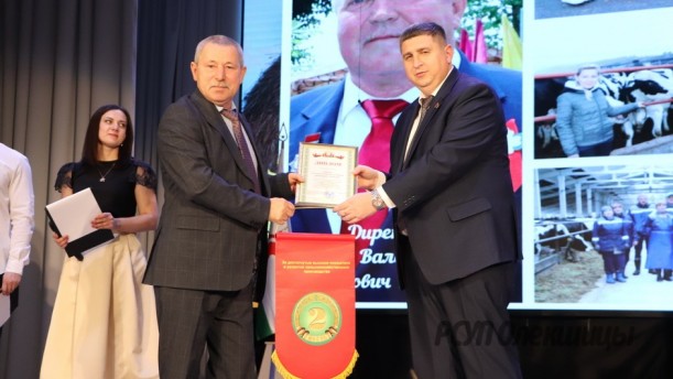 Заслуженные награды на районном празднике ко Дню работников сельского хозяйства и перерабатывающей промышленности.