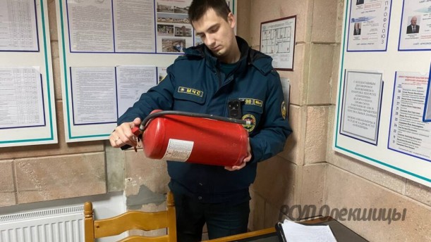 На страже безопасности. Работники Берестовицкого РОЧС проверили КСУП «Олекшицы».