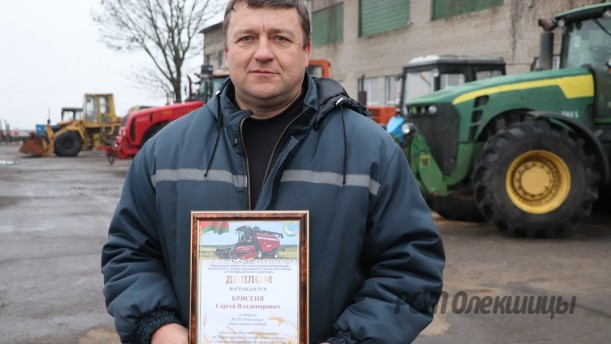 Старший комбайнер РСУП «Олекшицы» Сергей Крисеня  – лидер по намолотам в Берестовицком районе!