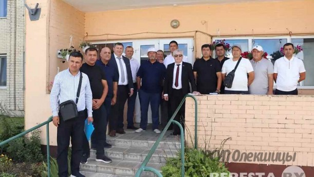 Делегация из Самаркандской области Республики Узбекистан изучила опыт животноводческих объектов РСУП "Олекшицы".
