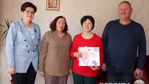 В Берестовицком районе поздравили с 70‑летием ветерана труда Галину Соколовскую.
