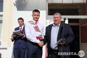 Директор РСУП "Олекшицы" Павлюкевич Валерий Эдуардович побывал на торжественной линейке в Олекшицкой средней школе