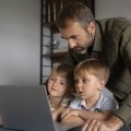 Памятка для родителей: 10 правил безопасности детей в интернете.
