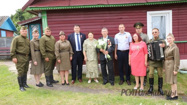 В преддверии Дня Независимости на Берестовитчине поздравили ветерана и бывших узников фашистских концлагерей.