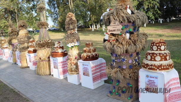 Хвала і пашана табе, хлебароб! Пераможцы спаборніцтва на ўборцы ўраджаю атрымалі ўзнагароды на  раённым фестывалі “Дажынкі-2024”.