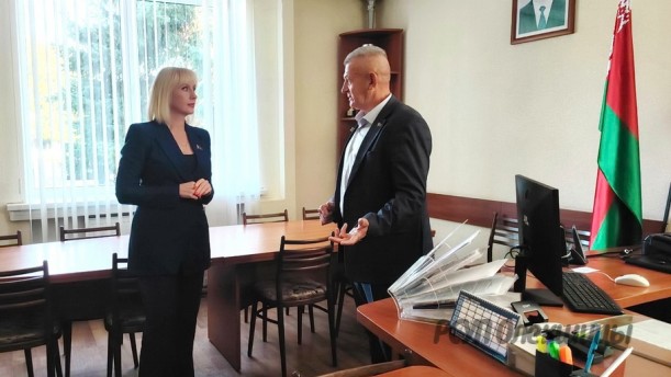 Член Совета Республики Елена Стальбовская провела прием граждан в Олекшицком сельисполкоме.