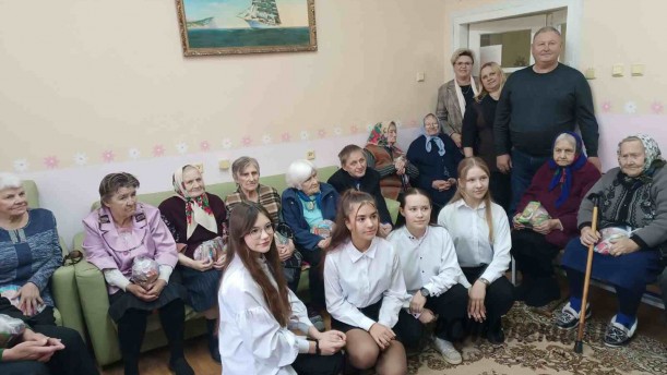 Акция «Согрей теплом души своей» ко Дню пожилых людей.