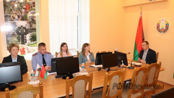 В Большой Берестовице состоялся семинар-совещание по профилактике пьянства на рабочих местах.