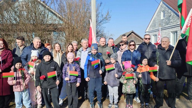 Минута памяти застыла в тишине. В Верховлянах почтили жертв фашистского террора.
