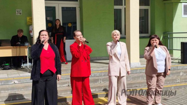 «В единстве — сила!»: Берестовицкий районный центр культуры и народного творчества объединил жителей аг. Макаровцы в честь Дня народного единства.